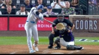 それは打っちゃダメ！ 大谷翔平、54号特大弾が「ありえない」 “悪球打ち”に球場ドン引き…「投げるところない」