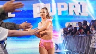 元チアガールの美女レスラー、寝起き“どスッピン”で朝ルーティン披露 着替え中の“美背中”もすごい