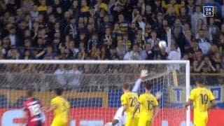 「くそっ！」鈴木彩艶、超絶ドライブショット被弾で無念の叫び…「ノーチャンスだわ…」「シュート上手すぎだろ」ファン同情の瞬間