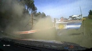 世界最速ラリーカーが「牧場の柵を壊した」 “笑撃”アクシデントの瞬間に放送席も苦笑「修理代払うんでしょうか？」