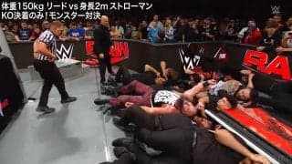 大惨事！ 175キロの超巨漢レスラーが…10人以上のセキュリティが巻き添えの地獄絵図 衝撃ダイブに騒然