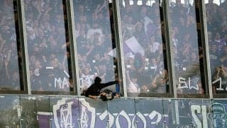 ソシエダ戦でアウェイのアンデルレヒトサポーターが危険行為…破壊した座席を下層階に投擲