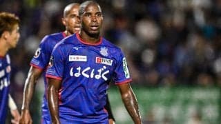 「だから理不尽が過ぎるんよ笑」J2甲府MFアダイウトンのわずか4秒「自己完結ゴール」にファン歓喜！「これこれこれこれ」「アダがアダしてる 笑」などの声