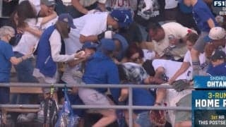 大谷翔平、弾丸ライナーで女性観客に“想定外のハプニング”「どうした？」 PS1号ボールをあっさりキャッチ「ヤバいなw」