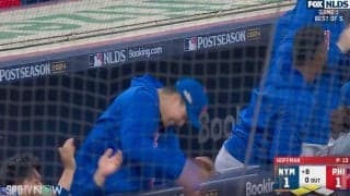 ベンチで何やってんだ？ 千賀滉大が「暴れすぎ」 喜びすぎて様子がおかしくなる「右手大丈夫かよw」