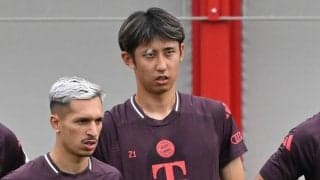 「バルサ戦で先発させよう」バイエルンDF伊藤洋輝が復帰へさらなるステップ！ ボールトレーニング再開に「プレーを見るのが待ちきれない」