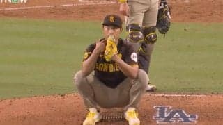 出禁にしろよ！ ダルビッシュ、迷惑客の暴挙で“巻き添え被害”　試合中断で最悪の事態…「酷すぎる」「ダルさん崩れないのスゴい」