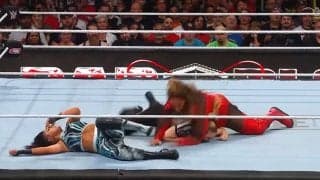 美人レフェリーを“大女”王が…“半失神”の惨劇 「顔面から…」「やってしまった」放送席騒然