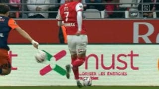 「なんや今の！」伊東純也、トリッキー過ぎるヒールパスで決定機演出！DF2人を煙に巻く後ろ向きドンピシャパスを送った瞬間