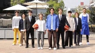 アイシンが新CMを公開…西田兄弟がスーツで登場、オーガストはカフェ制服姿でロングシュートを成功