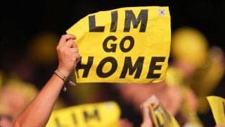 バレンシアファンの新婚夫婦がシンガポールでパスポート没収、オーナーへの抗議活動が問題視