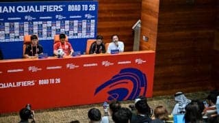 サウジアラビア戦前日会見で異例出来事……森保監督＆遠藤航に突如現地メディア男性が近づくも、2人は動じず「ダブル握手＆写真撮影の神対応」！ 直前には“歓迎の言葉”と感謝の交換も