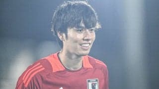 「碧くんと少女の間に流れる空気？が平和すぎて」日本代表・田中碧が現地の少女から「突然、お守りを手渡される映像」がファンの心を掴む！「可愛い」「お守り渡すのたまんねえな」と反響