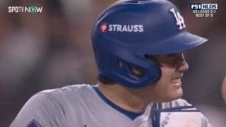 大谷翔平、特大ファールで“珍リアクション”…打球を見つめる→塁上で“セルフリプレー”…大舞台でも変わらぬ姿にファンもツッコミ「メンタルが化け物」