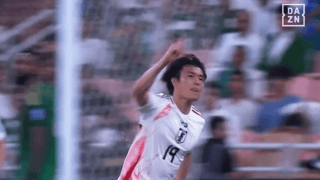 ズバン！ 小川航基がサウジアラビア戦で追加点「高い！」「伊東純也も質の高いキック」「ドンピシャだ」強烈ヘディングシュートを叩き込む