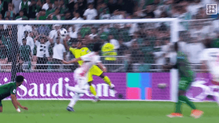 「反射スピードやばい」鈴木彩艶、ワールドクラスの“超人セーブ”でＸトレンド入り！「批判からの成長エグい」サウジアラビア選手を唖然とさせた瞬間