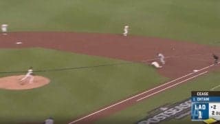 球場騒然… 大谷翔平は一体、何をしたんだ？「これは無理」 高速“弾丸タイムリー”が爆速通過で「もはやホラー」