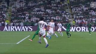 嘘だろ？三笘薫、先制点を生み出した超人的“逆足クロス”炸裂の瞬間「精度やばいな」「ダイレクトで入れるってえぐいだろ」