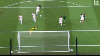 鈴木彩艶の“片手フライングセーブ”がバズる！「魔法の瞬間」に選出で「AFC公式もザイオンに気づく」「ついに日本代表でも覚醒？」の声