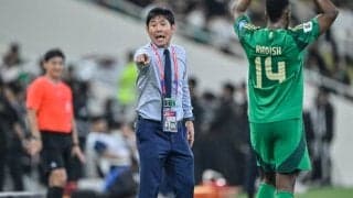 サウジアラビア戦の1時間40分前に森保一監督がサポーターに送った「ハンドサインと言葉」とは……サッカー日本代表の超アウェイ戦を前に自ら近づき、共闘の言葉を交換