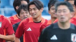 「触発されているというより吸収したい」サウジアラビア戦で身体の強さを見せつけた上田綺世、ゴールのFW小川航基との関係に「学んでトライする良い機会」