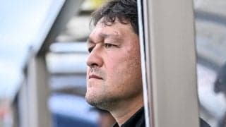 「味付きあるぞ！w」J1清水の秋葉忠宏監督バースデーサプライズでの33番“水＆味付きシャワー”に反響！「終始警戒しててワロタｗ」「やっぱ33番好きやわー」の声