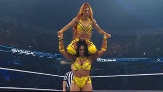 「キン肉マンかよ」若手女子タッグの“見たことない合体技”にファン騒然