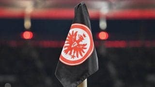 U9フランクフルトのGKが圧巻のソロゴール！　GKと思えぬ驚愕プレーに「メッシがキーパーやってる」「なんでゴールキーパーしてる」