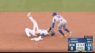 何が起きた？ 大谷翔平、イライラ走塁→“想定外のアクシデント”「吹っ飛んだ」 オーバーラン気味に“爆速盗塁死”… 球場騒然