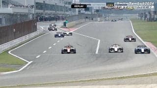 サッカーなら「VAR」必至！？ピット出口、ミリ単位の攻防にファン熱視線 「俺が前にいた」優先権巡る“微妙判定”の瞬間