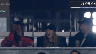 ヤバすぎる… “超大物歌姫”と恋人が「マジか！」 ネット大興奮… 中継映像に映り込んだ衝撃の瞬間「スゴイな」