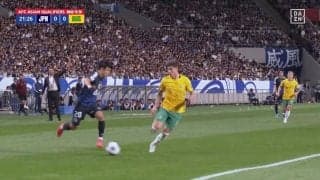 「バカ上手い」久保建英 “ビタ止め” 神トラップ炸裂！神業すぎる“ワンバン”アウトサイドトラップでロングボールを完璧に収めてCK獲得の瞬間