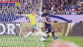 ギュインッ！ 三笘薫、“超加速”の縦突破が脚光「何度見てもすごい」「敵からしたら怖すぎやろ」小野伸二も「あれで抜けちゃう」と驚愕