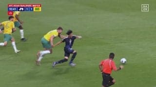 なにすんだよ！三笘薫に“カード上等”の強烈ラグビータックル炸裂「レッドでいい」あからさますぎるタックルに元日本代表「もらいにいきましたよね」