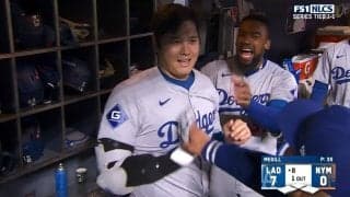 大谷翔平、ダメ押し弾でテオヘルと“おかしな”テンションに…カメラが捉えたベンチでの面白すぎる一コマ