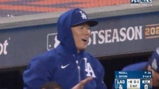 どうなってんだよ… 山本由伸が「ドン引き」 大谷が特大弾… 打った瞬間のリアクションが話題に「ガチでお手上げ」