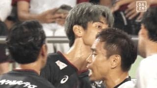 「熱くなりすぎだろ」大迫勇也、激昂！謝る相手を突き飛ばす…“仲裁”の長友佑都には称賛の声「冷静に引き剥がすのさすがです」