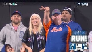 こんなの要らねえ！？ド軍伏兵のHRボールをメッツファンが「ポイッ」 慣例も本音は…カメラが捉えた“敵地の洗礼”