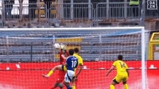 「本能的だ」アジア最強GK・鈴木彩艶、“超反応”のビッグセーブ！ 至近距離の高速シュートを弾き出し地元メディアからも称賛