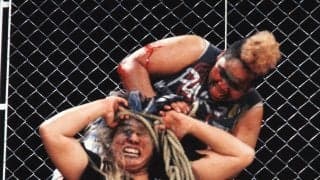 ブル中野が振り返る、生死をかけたアジャコングとの金網マッチ　ギロチンドロップを見舞う際「やっぱり怖くて、手を合わせた」