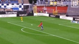 超人か！？ 鈴木彩艶、70mロングフィードを炸裂「相手ゴール前まで飛んでるぞ」「キック凄いな」ファン感嘆の瞬間