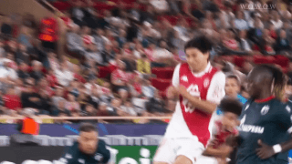 ぴょんっ！ 南野拓実の“緊急神回避”が話題「ナイスジャンプ！」２ゴールに続きアシストも記録で「タキがえぐい」「すげーな」