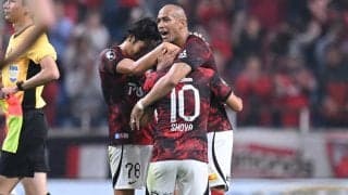 降格圏も迫る浦和が100分の奇跡！ チアゴ・サンタナがPKを決め切り土壇場勝利、柏は2戦連続後半ATのPKで勝ち点落とす…【明治安田J1第25節延期分】