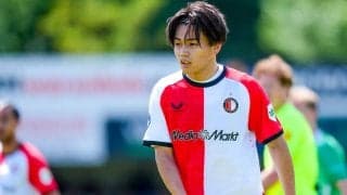 「美男美女夫婦」「2人の笑顔が最高」上田綺世と妻・由布菜月さんが大量のハスキーに囲まれる!? オフの旅行の写真にファン歓喜「全部可愛すぎる」