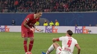 お前やんのか？ かかって来いよ！ “ブチギレ”報復タックルに「ぶっ飛ばしてる」 あわや一触即発… 「もはやケンカ」「ヌニェス落ち着けw」