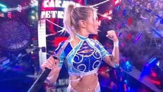 空手黒帯の美女レスラー、『キル・ビル』風の見事な剣さばきを披露 華麗な舞に反響相次ぐ