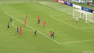 嘘だろ！？ 長谷川唯、「無茶苦茶な体勢」から神スルーパス「流石のワンタッチ」「やっぱりエグい」ファンが驚愕した瞬間