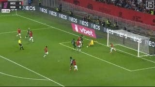 南野拓実、コンマ1秒の差で幻のアシストに...「見逃してくれよ」強引突破からのラストパスでネットを揺らした瞬間