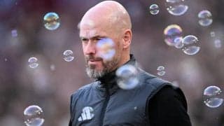 空港職員と抱き合いマンチェスターに別れ…ユナイテッド監督退任のテン・ハグがオランダ帰国