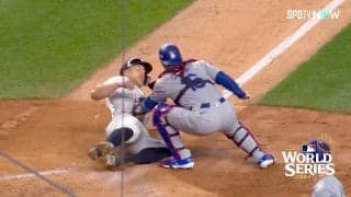 ベッツも思わず抱きついた！ テオスカー、気迫のバックホームにド軍右腕も「ワオ！」脱帽…流れ「渡さない」珠玉の好返球